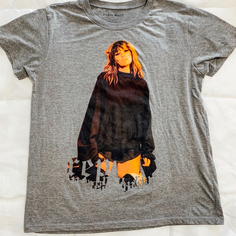 Taylor Swift Reputation Women’s T-shirt